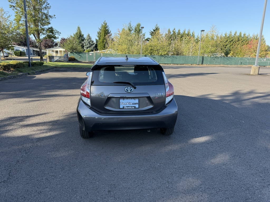2015 Toyota Prius C Two photo 6