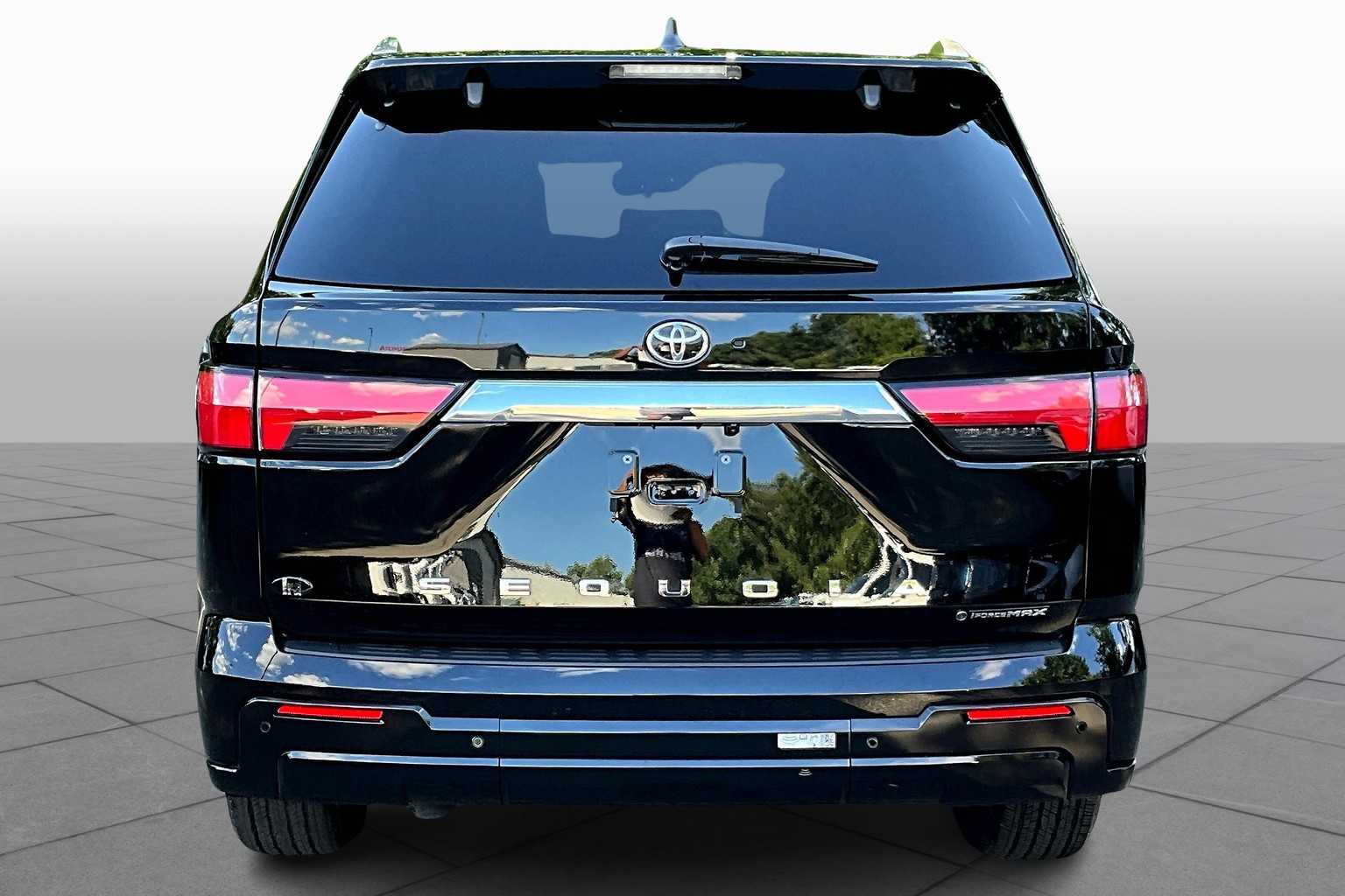 2025 Toyota Sequoia photo 4