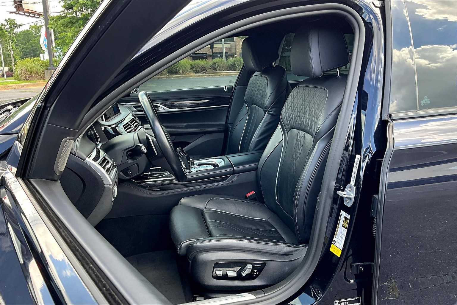 Image of Pre-Owned 2019 2019 BMW 7 Series 740i With Navigation