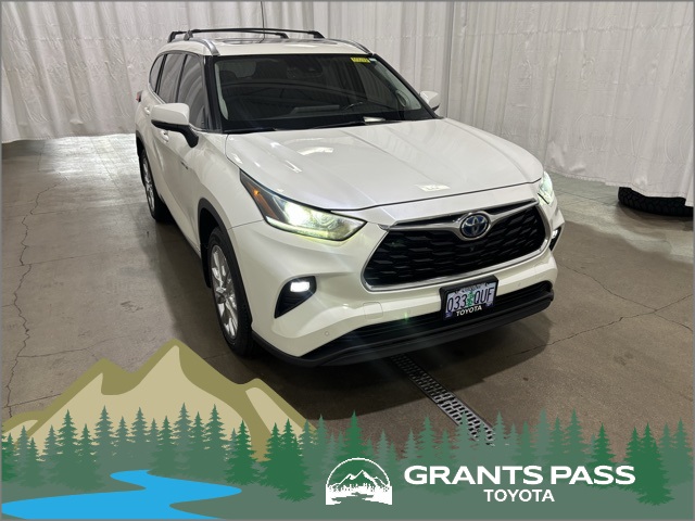 2020 Toyota Highlander Limited's photo