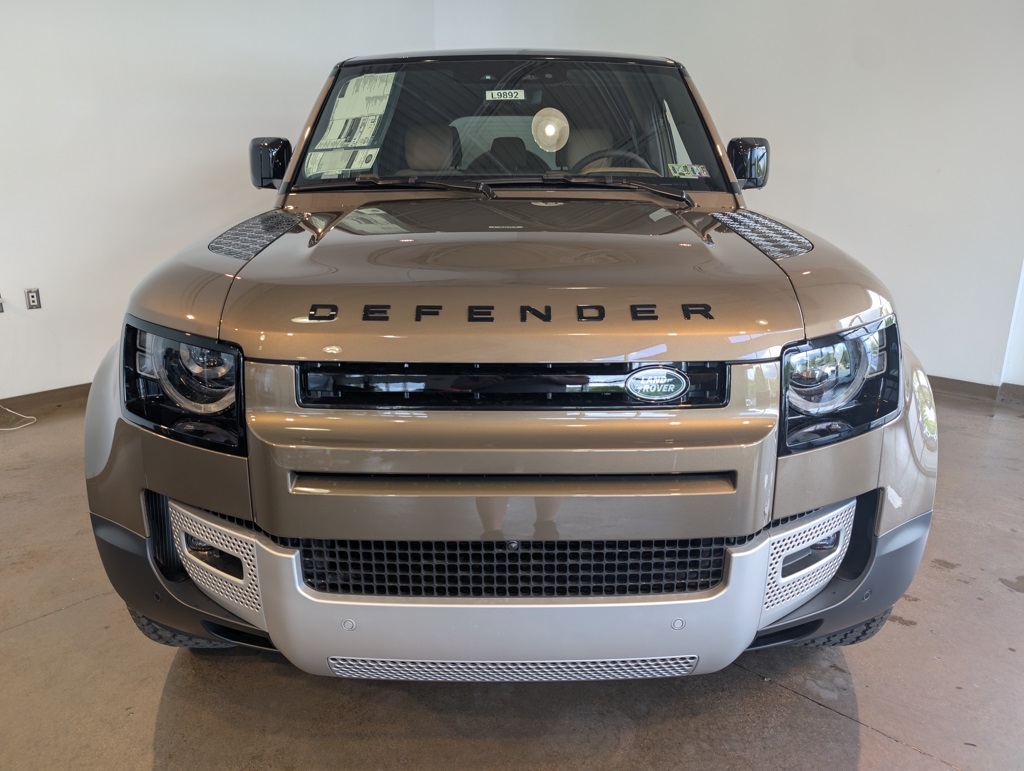 2025 Land Rover Defender 110 S photo 2