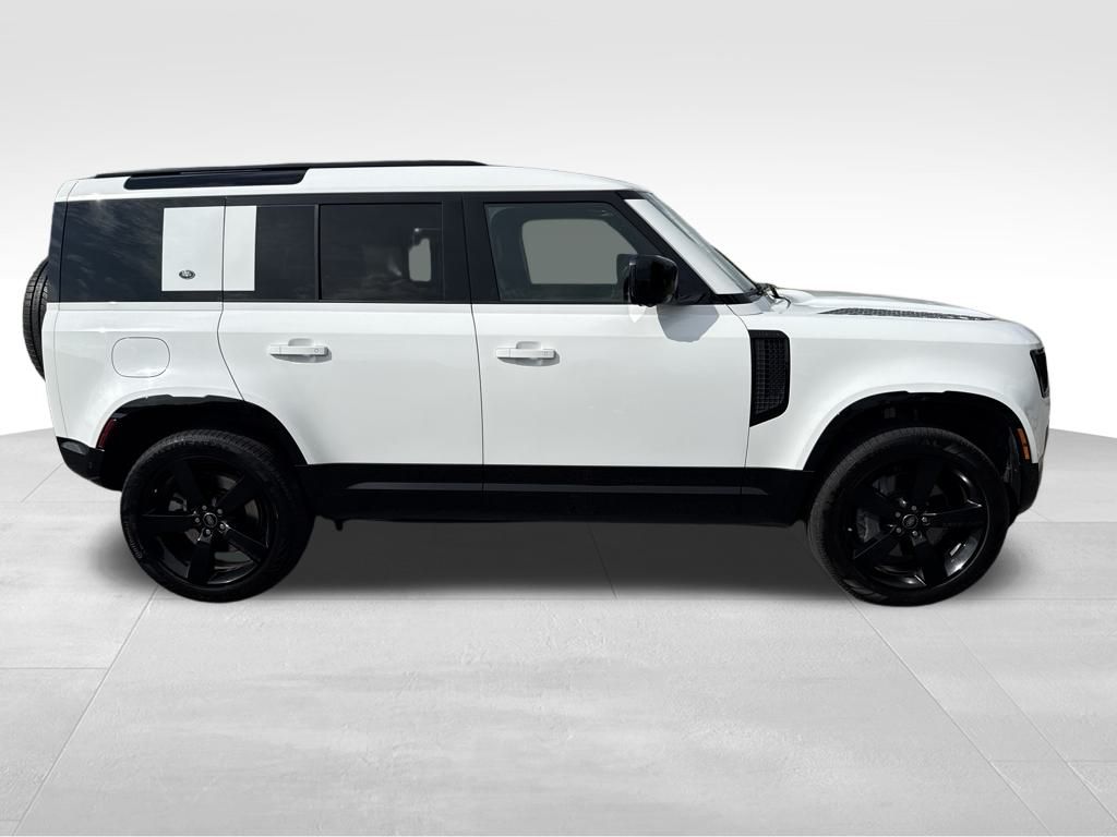 2022 Land Rover Defender 110 X-Dynamic HSE photo 4