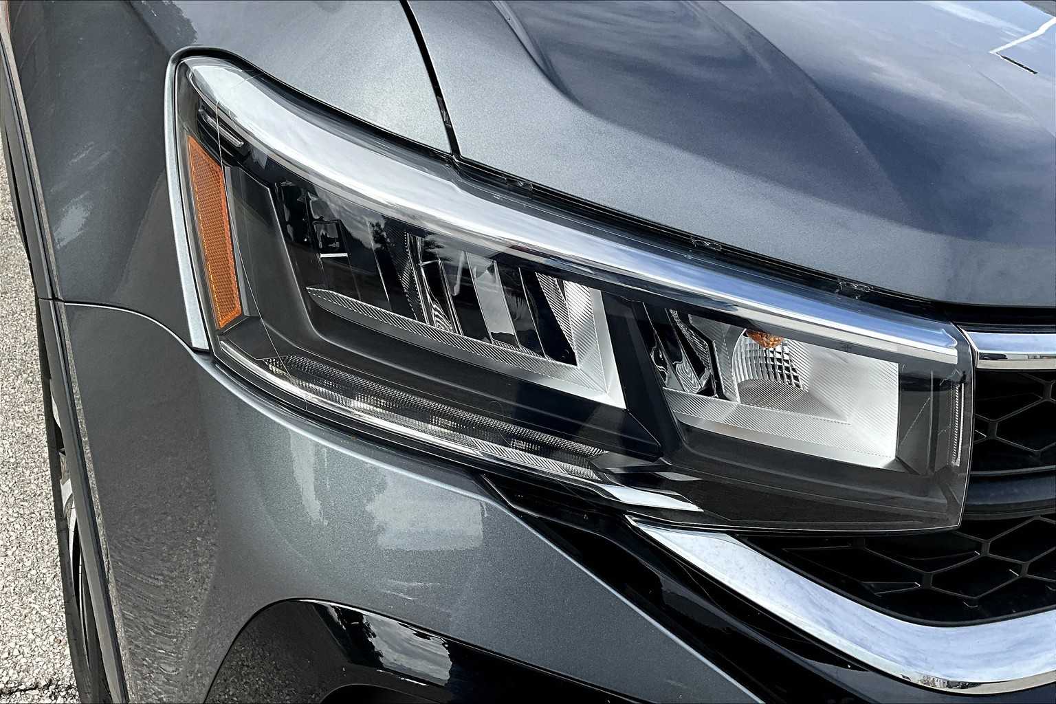 2024 Volkswagen Taos SE photo 25
