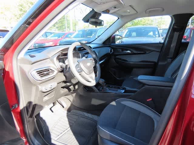 2023 Chevrolet Trailblazer LT photo 2