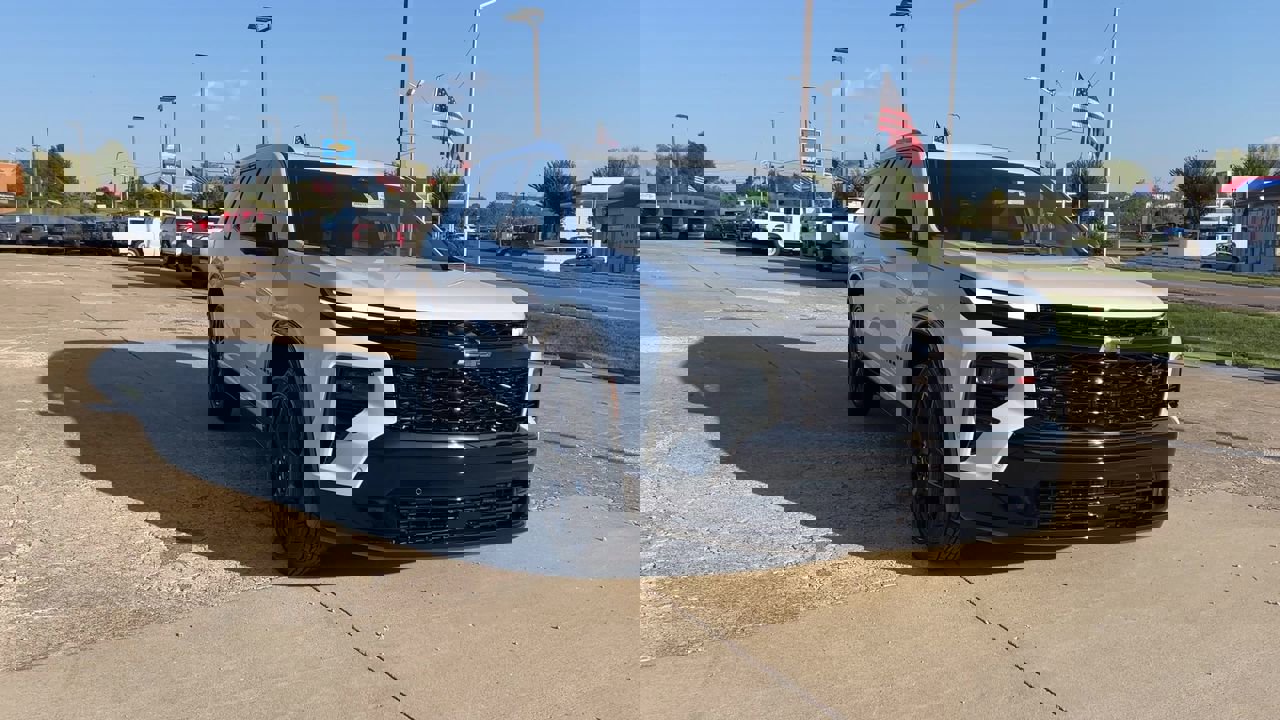 2026 Chevrolet Traverse RS photo 2