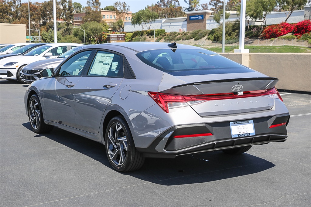 2025 Hyundai Elantra Hybrid SEL Sport photo 4