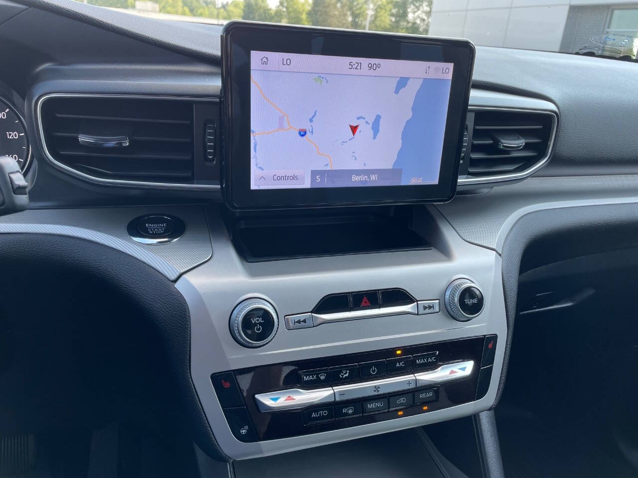 2022 Ford Explorer XLT photo 18