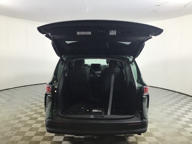 2021 Toyota Sienna XLE photo 19