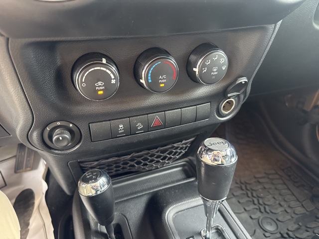 2015 Jeep Wrangler Freedom photo 16