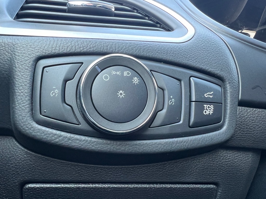 2022 Ford Edge SEL photo 14