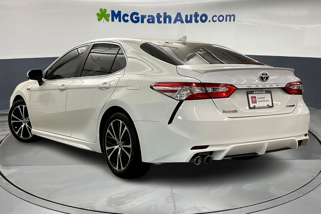 2020 Toyota Camry Hybrid SE photo 3