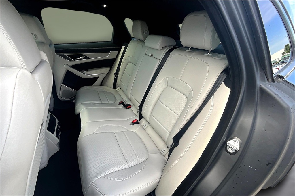 2026 Jaguar F-PACE P400 R-Dynamic S photo 9
