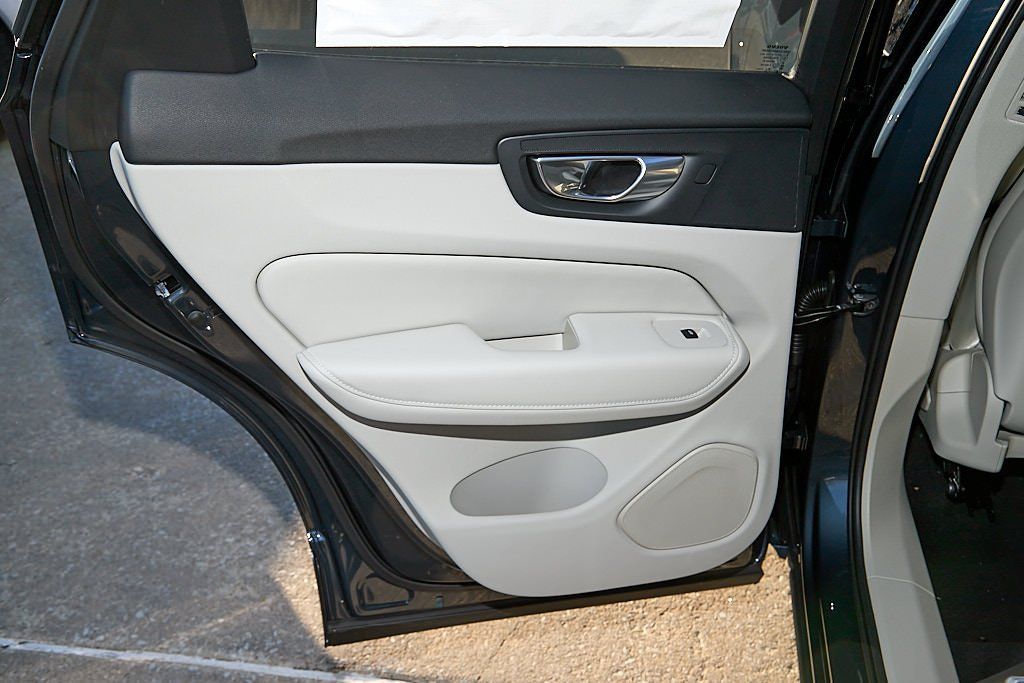 2026 VOLVO XC60 - Image 16