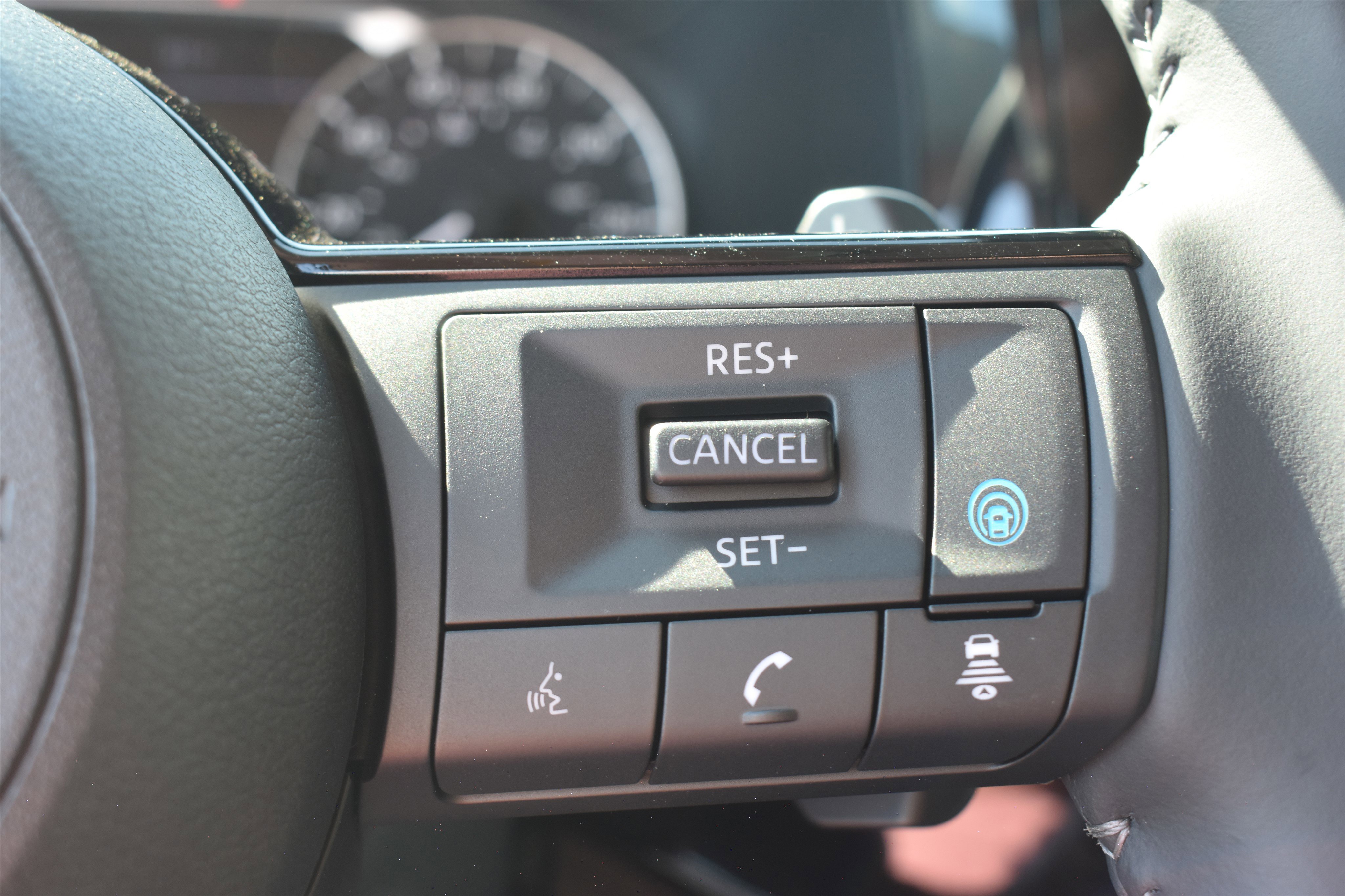 2025 Nissan Pathfinder SL photo 12