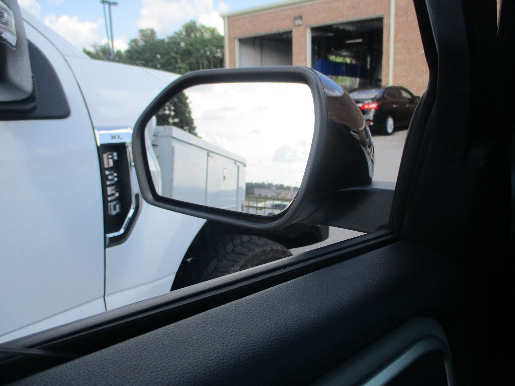 2022 Ford Explorer XLT photo 16
