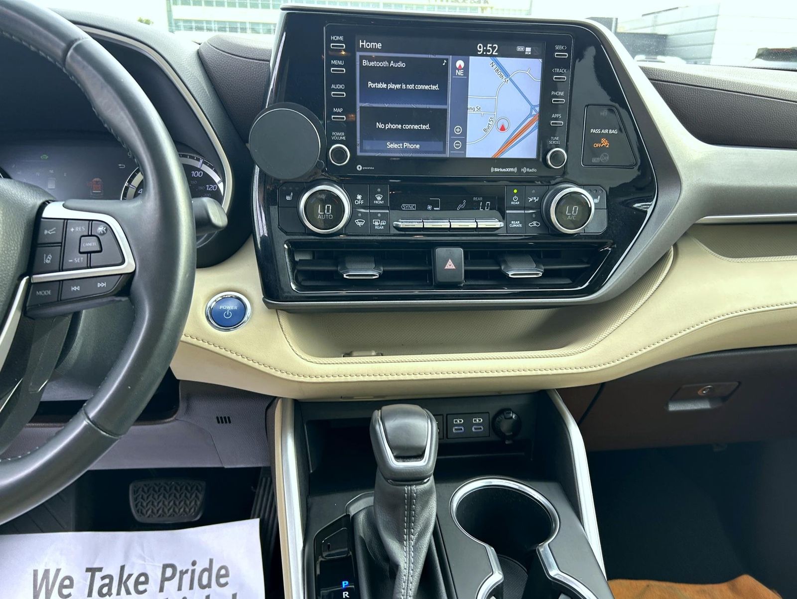 2022 Toyota Highlander Hybrid XLE photo 13