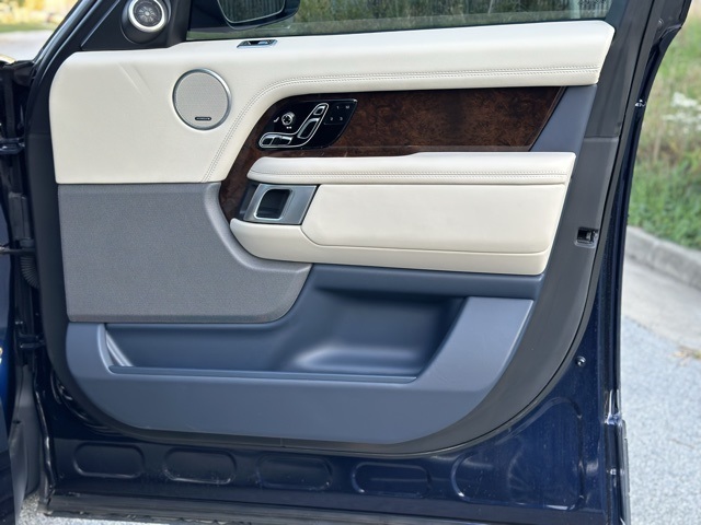 2021 Land Rover Range Rover P525 HSE HSE Westminster Edition photo 17