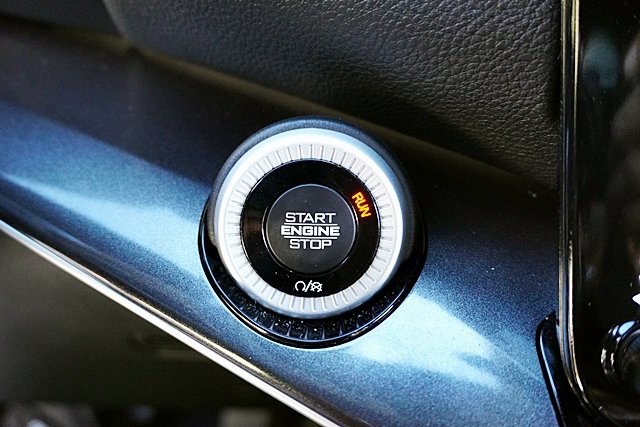 Used 2023 Black Jeep Base image 31