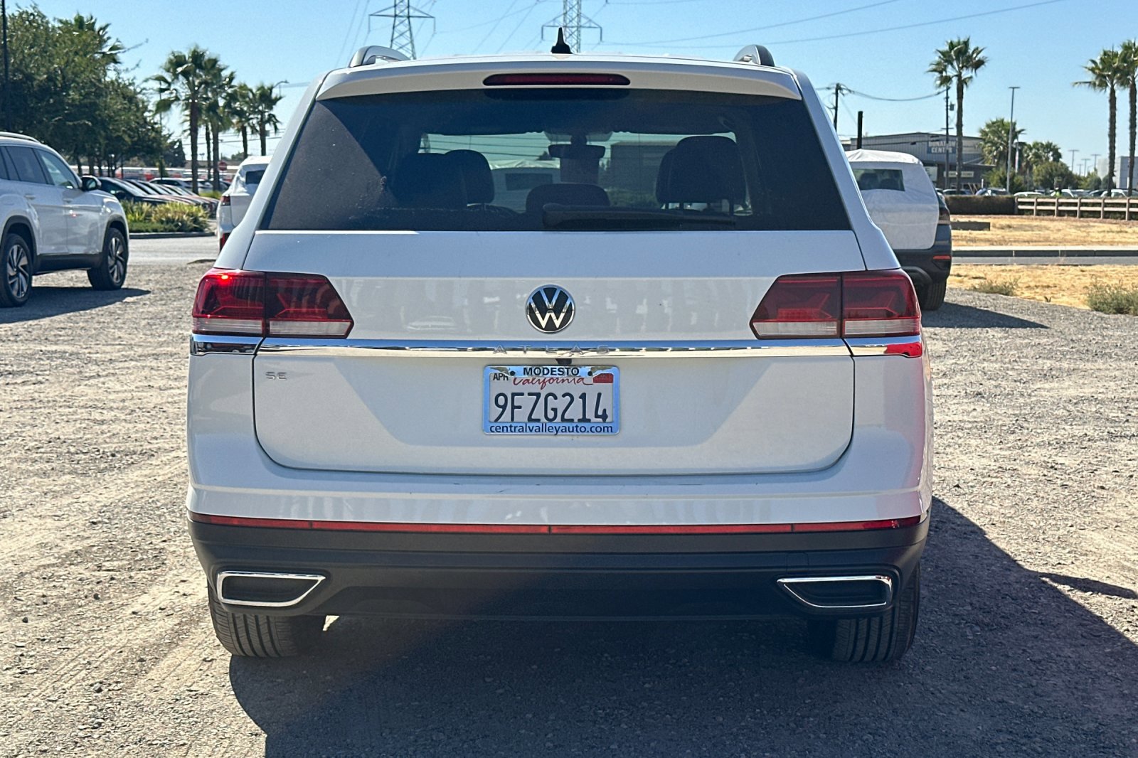 2023 Volkswagen Atlas SE photo 2