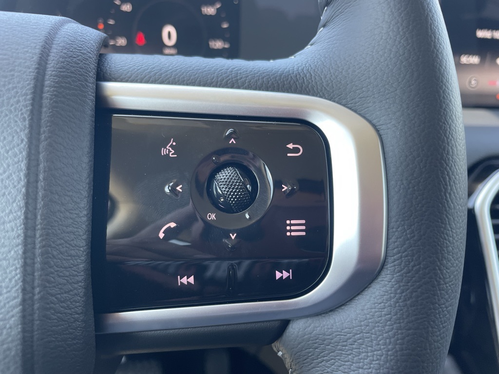 2025 Nissan Armada SV photo 9