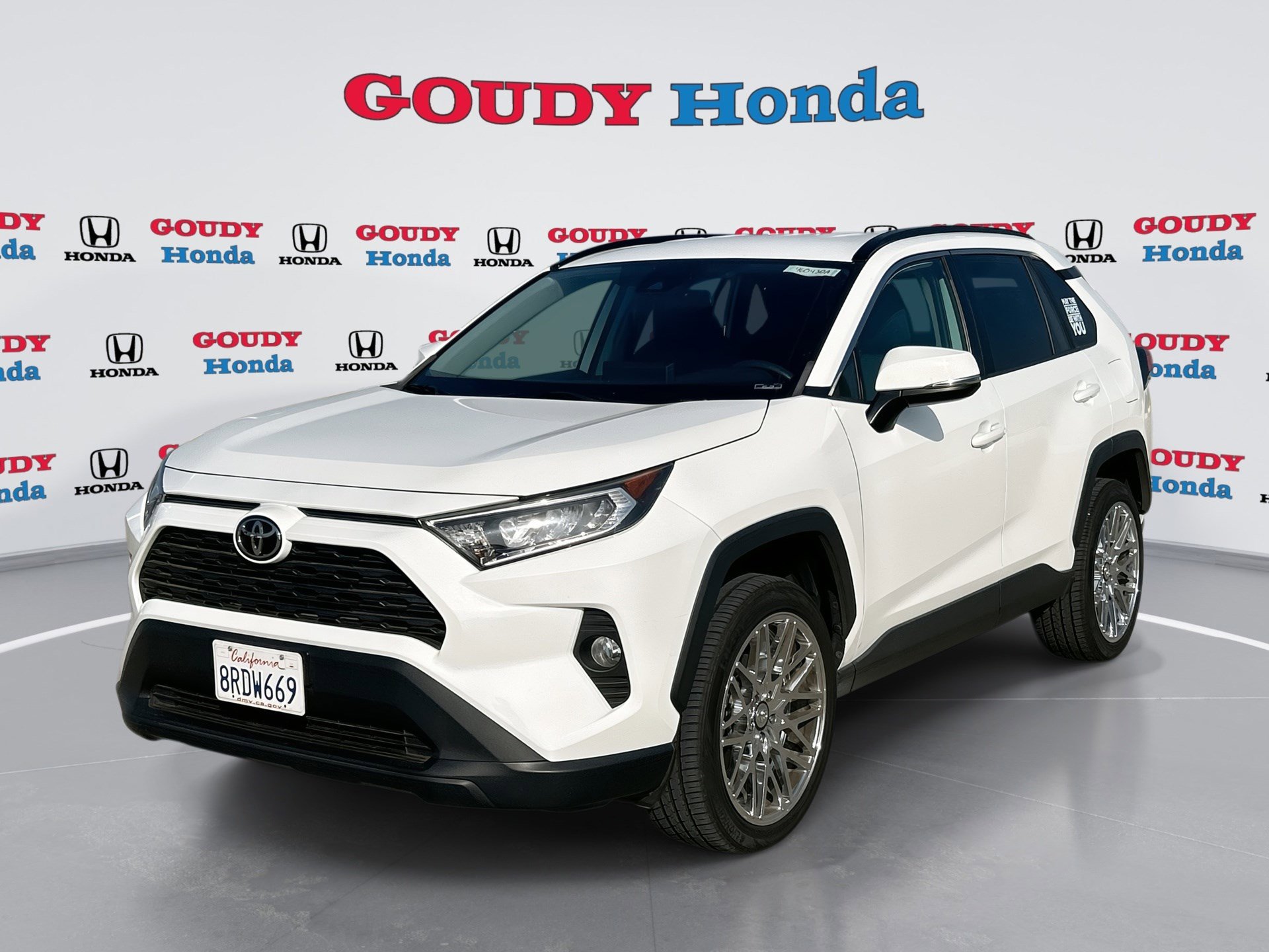2020 Toyota RAV4 XLE's photo