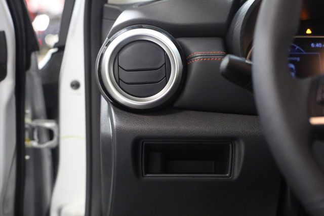 2025 Nissan Versa SR photo 8