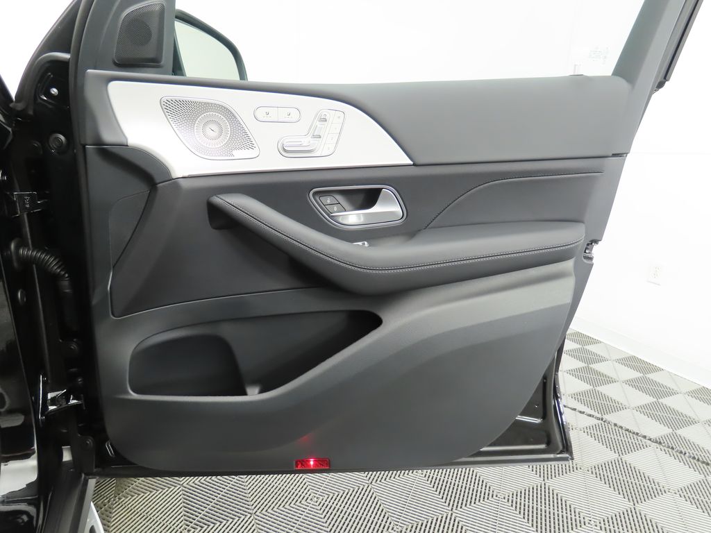 2025 Mercedes Benz GLS 450 4MATIC photo 24