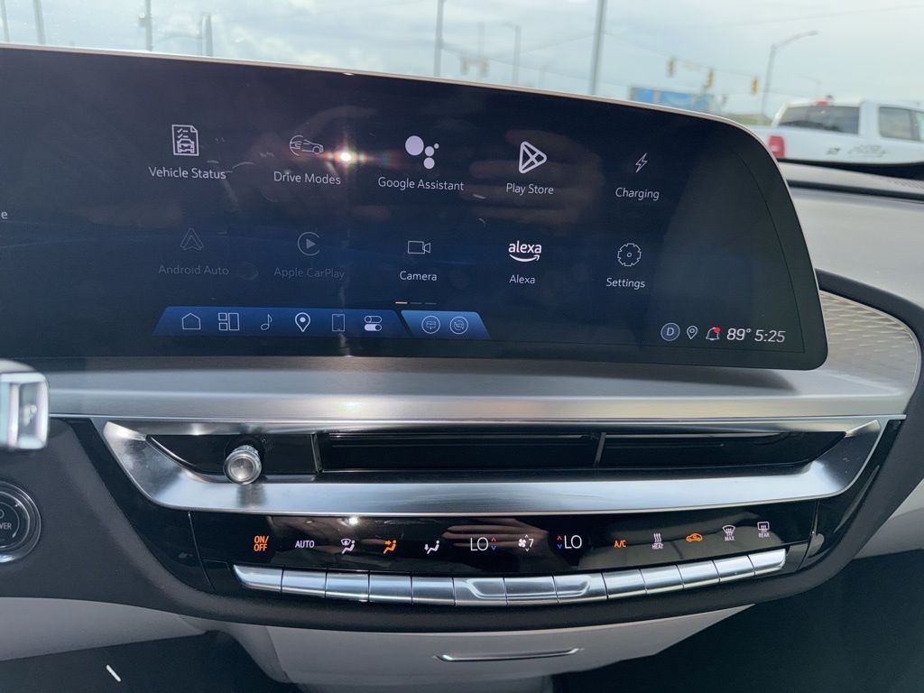 2025 Cadillac Lyriq Luxury photo 13
