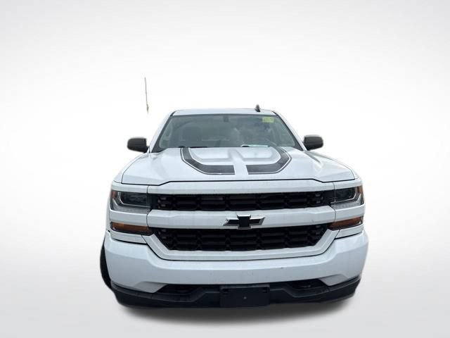 2017 Chevrolet Silverado 1500 Custom photo 6