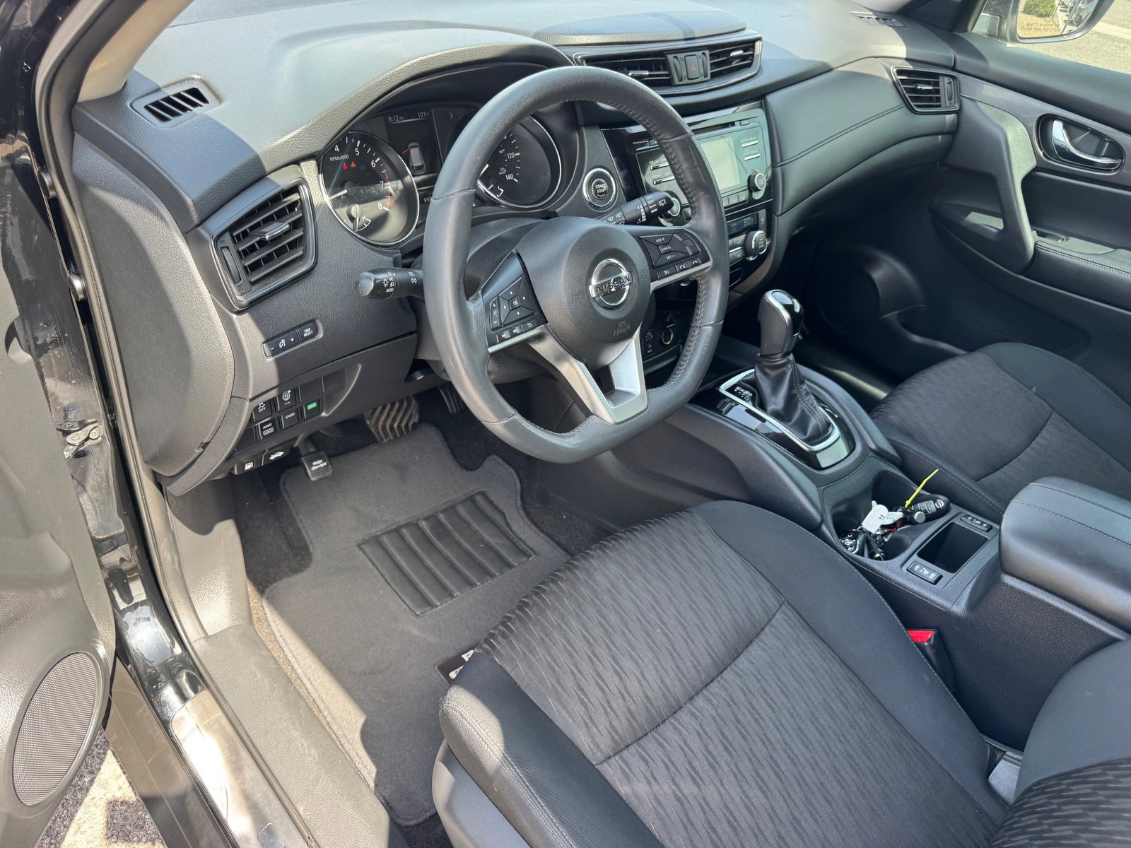 2017 Nissan Rogue SV photo 9