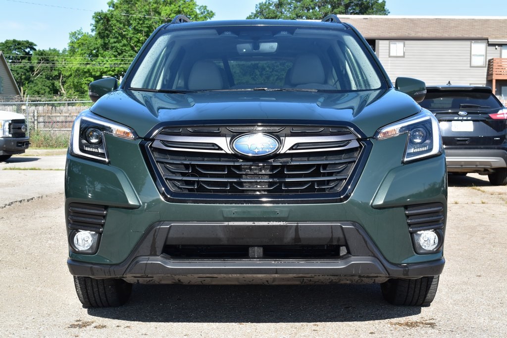 2022 Subaru Forester Limited photo 2
