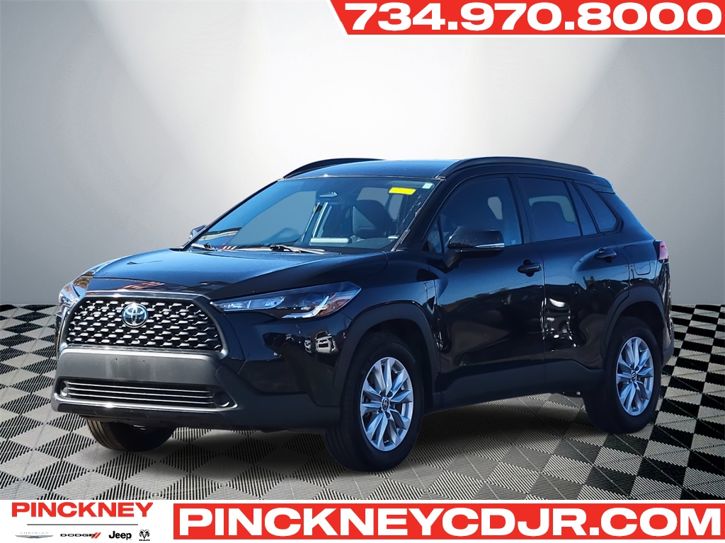 2024 Toyota Corolla Cross LE's photo