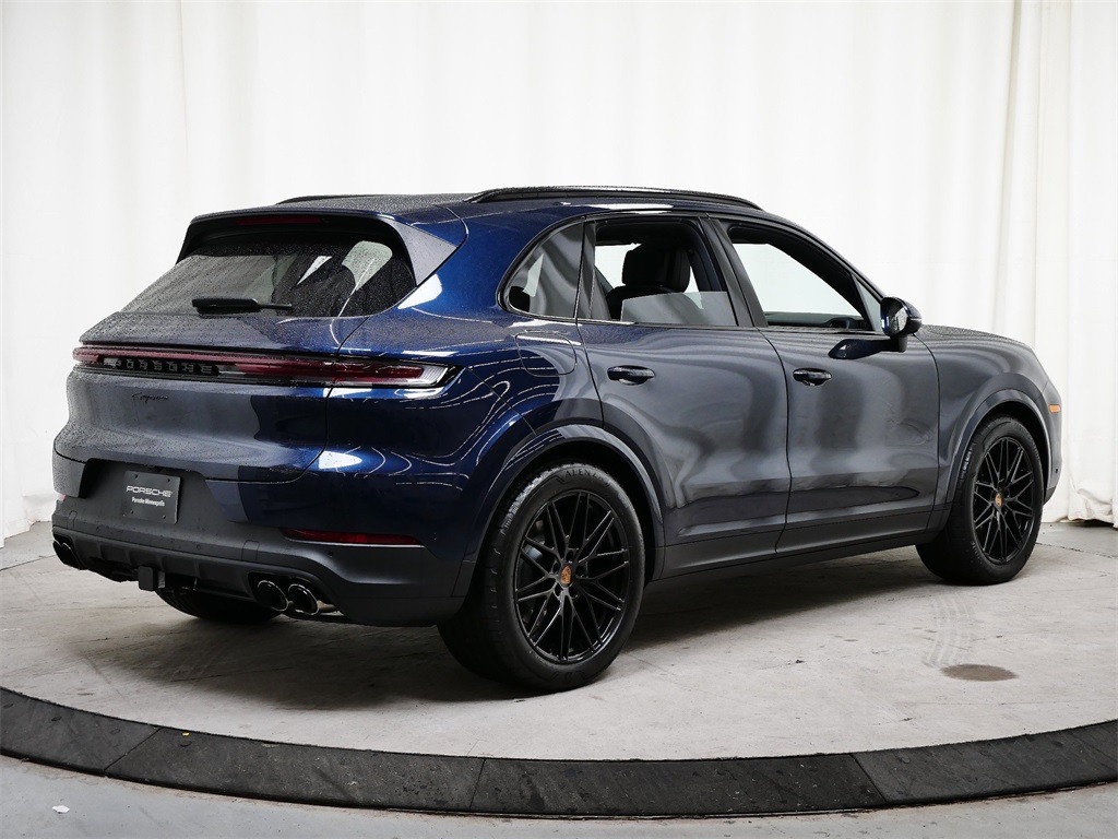 2025 Porsche Cayenne Base photo 8