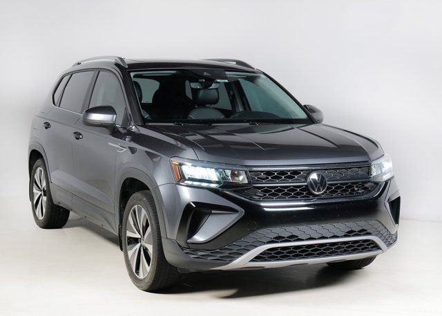 2023 Volkswagen Taos SE's photo