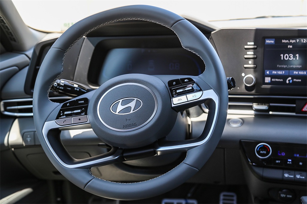 2025 Hyundai Elantra SEL Sport photo 15
