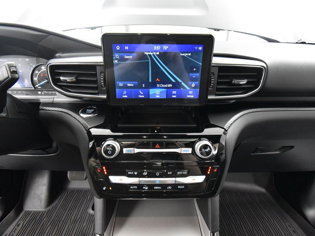 2024 Ford Explorer ST-Line photo 25