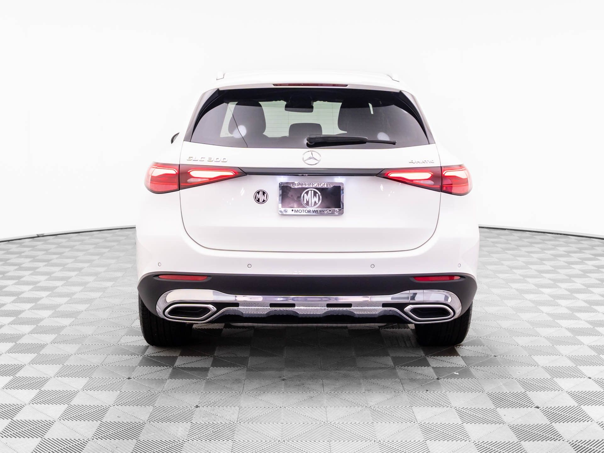 2025 Mercedes Benz GLC 300 4MATIC photo 3