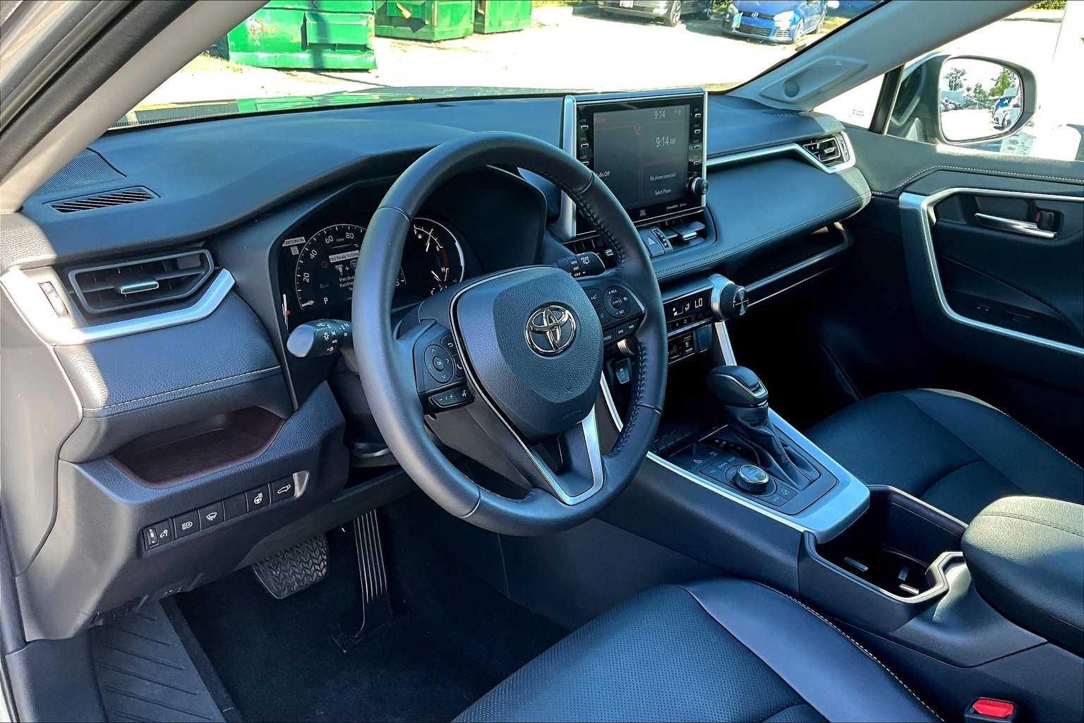 2022 Toyota RAV4 Limited photo 16