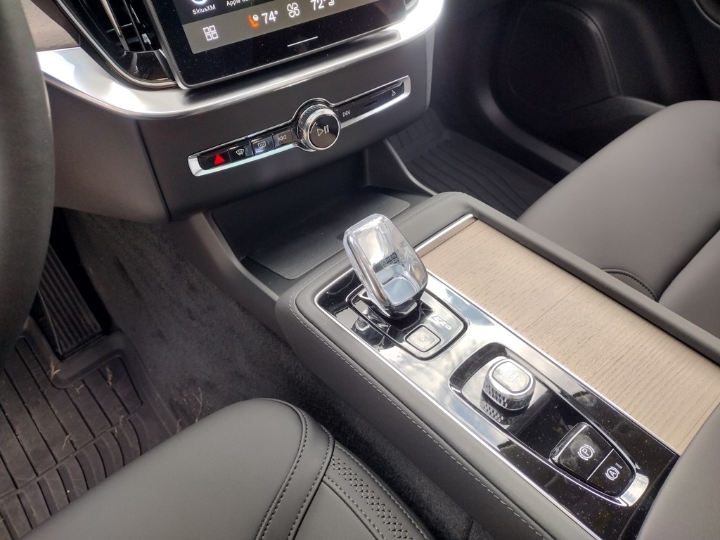 2026 VOLVO XC90 - Image 13