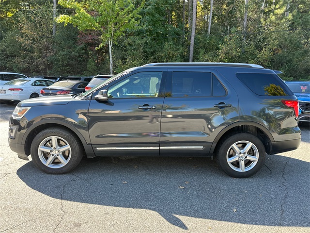2017 Ford Explorer XLT photo 3