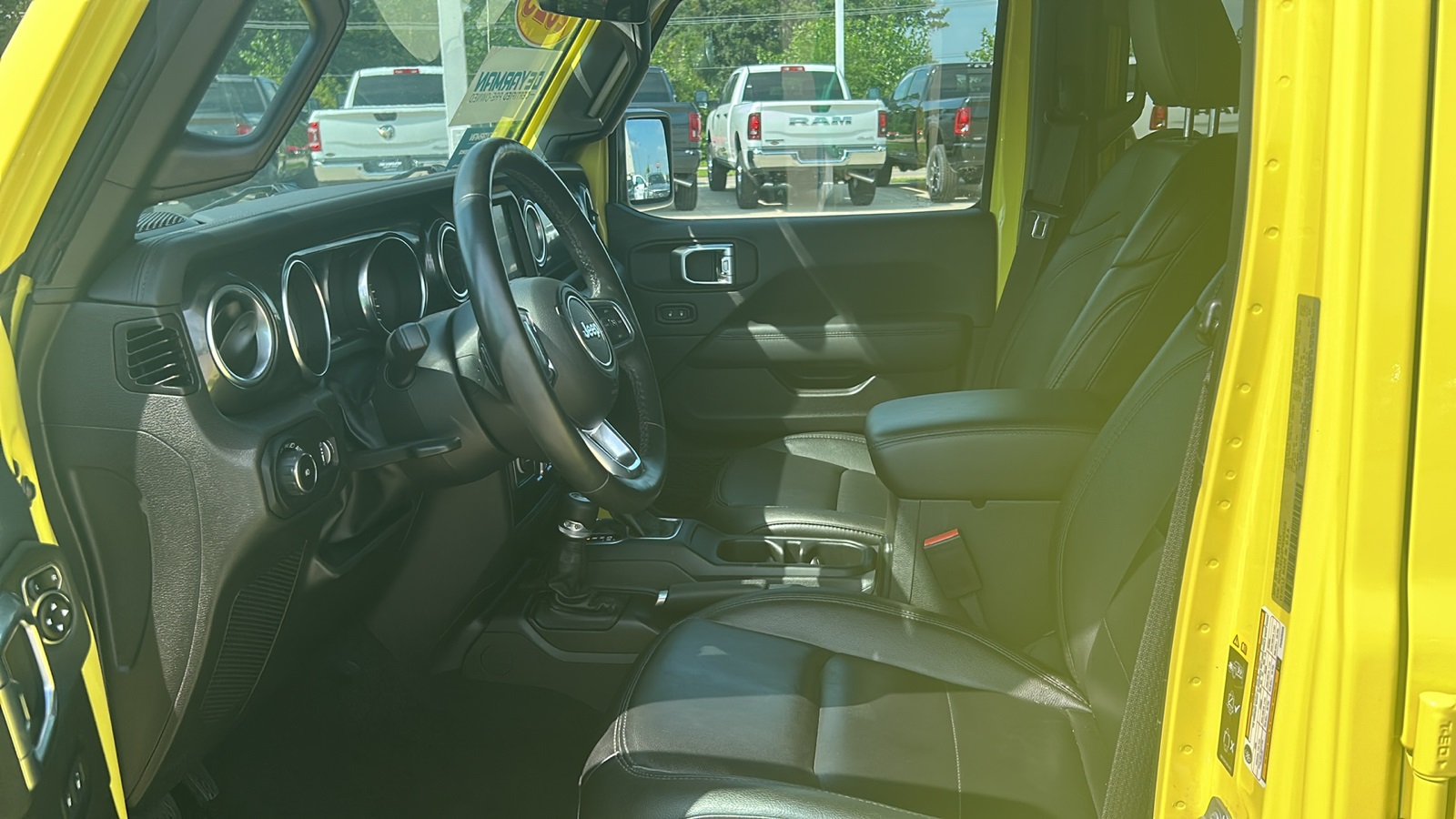 2023 Jeep Wrangler Sahara Altitude photo 10
