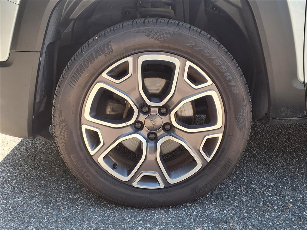 2016 Jeep Renegade Limited photo 4