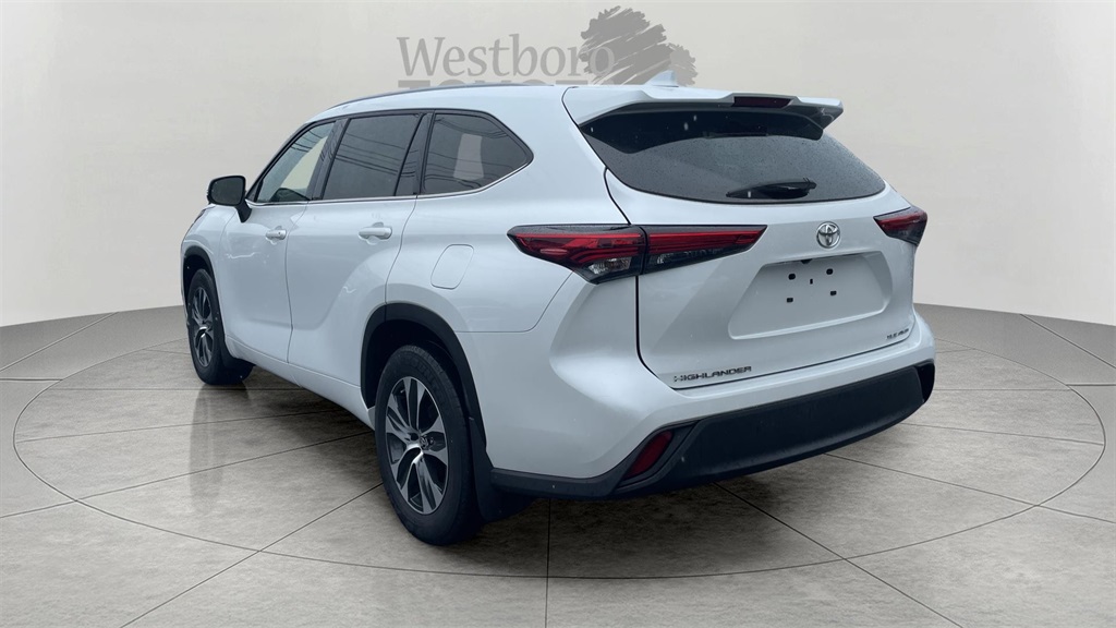 2022 Toyota Highlander XLE photo 5
