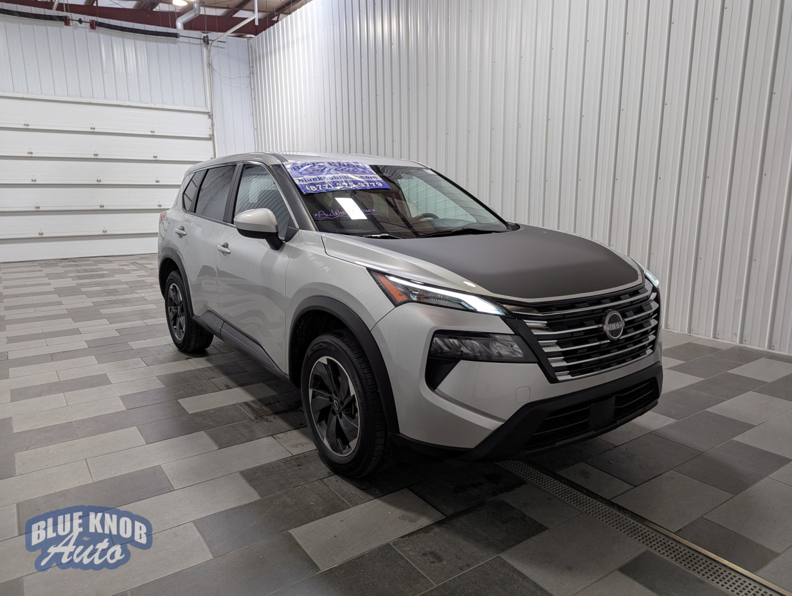 2024 Nissan Rogue SV photo 3