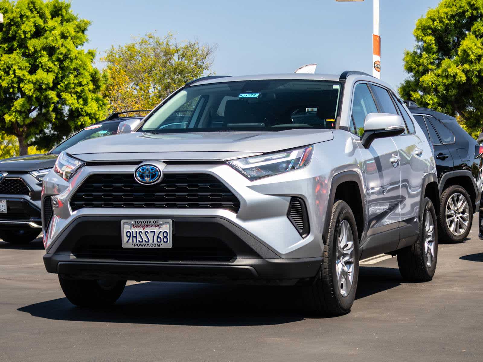 2022 Toyota RAV4 Hybrid XLE photo 4