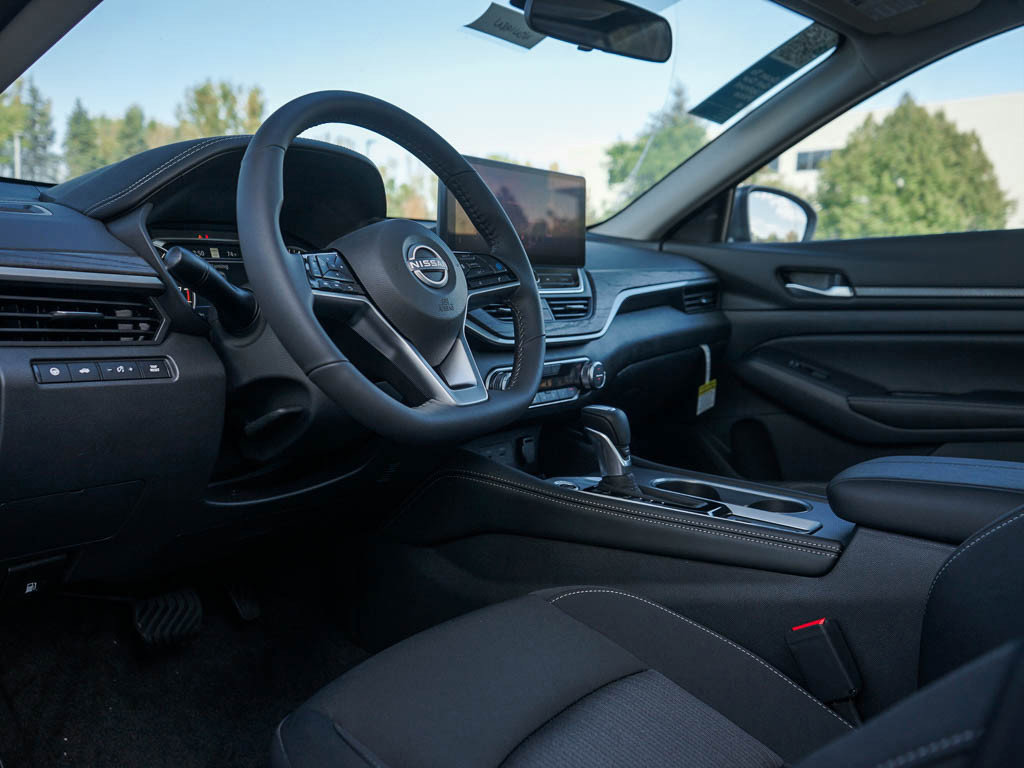 2025 Nissan Altima 2.5 SV photo 12