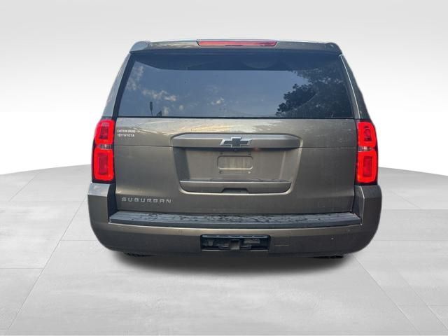 2016 Chevrolet Suburban LT photo 8