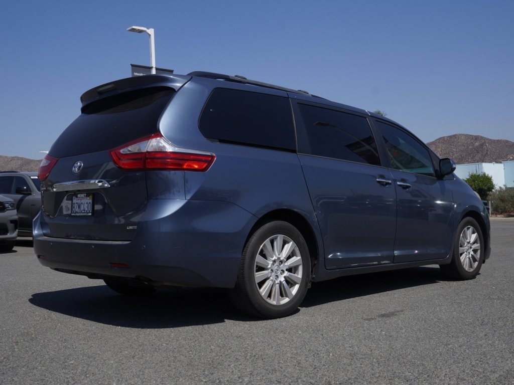 2017 Toyota Sienna Limited photo 2