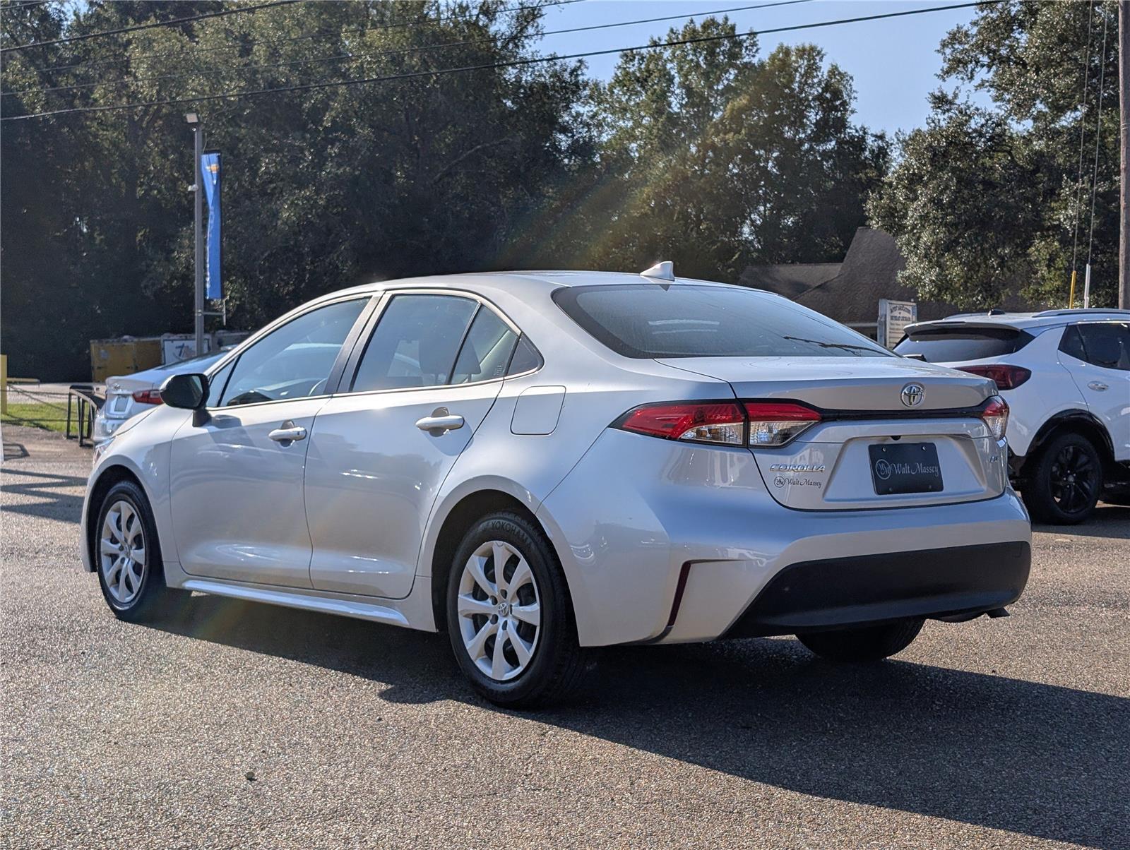 2023 Toyota Corolla LE photo 3