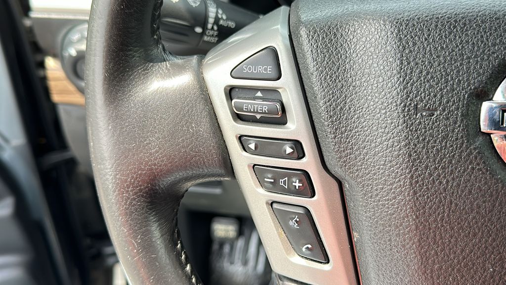2021 Nissan Titan SL photo 15